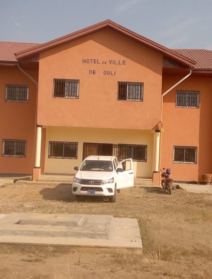 PROCEDURE D’URGENCE  POUR L’ACQUISITION D’UN CAMION BENNE DE (10 ) ROUES A LA COMMUNE DE OULI, DEPARTEMENT DE LA KADEY, REGION DE L’EST.